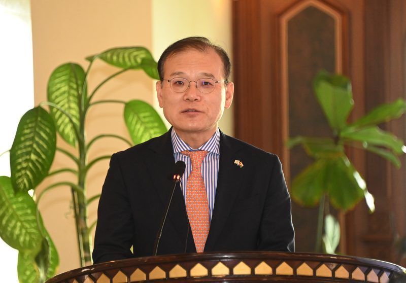  The Korean Ambassador to Oman delivers a speech at a ceremony marking the 50th anniversary of the the establishment of Omani-Korean diplomatic relations at the Omani Foreign Ministry