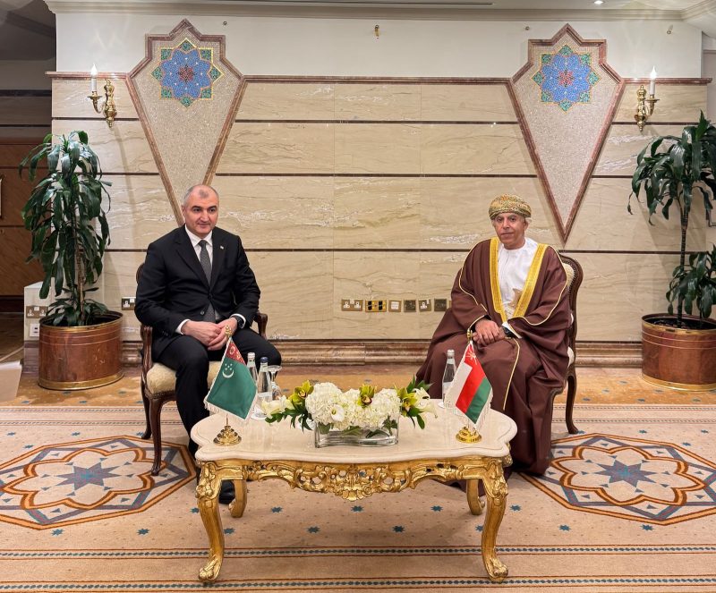 Khalid bin Hashil Al Muslahi, Undersecretary of the Foreign Ministry for Administrative and Financial Affairs, during his meeting with Ahmed Gurbanov, Deputy Foreign Minister of Turkmenistan.