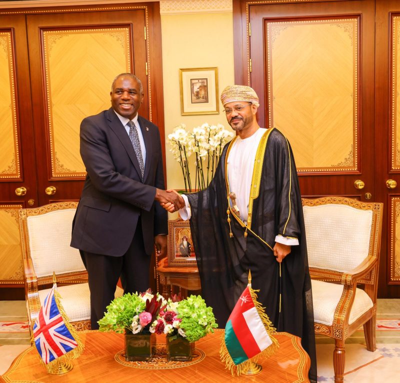 سلطنة عُمان وبريطانيا تبحثان تعزيز مجالات التعاون