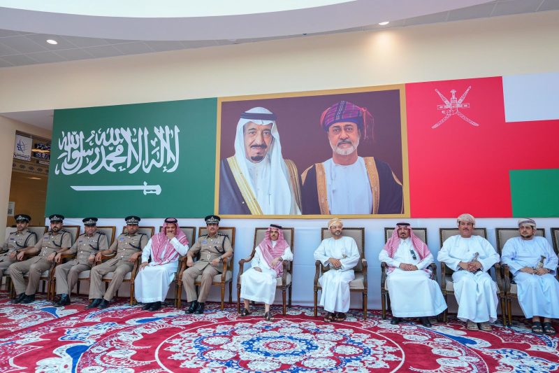 وزير الخارجية يعقد مع نظيره السعودي مباحثات ثنائية ويزوران منفذ الربع الخالي