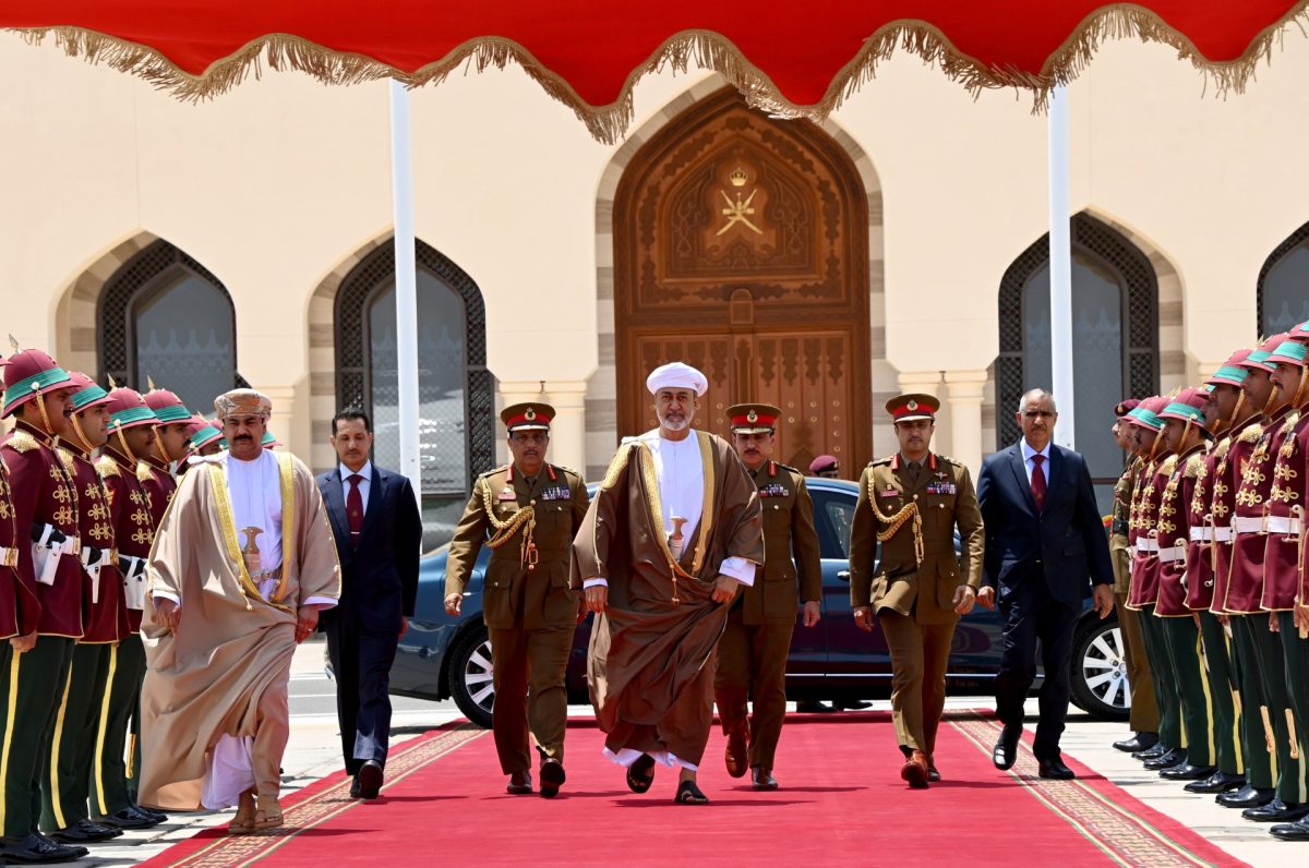 جلالة السُّلطان يغادر البلاد متوجهًا إلى الجزائر