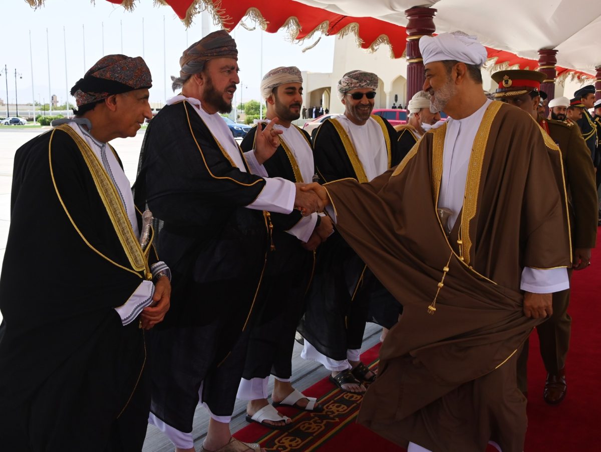 جلالة السُّلطان يغادر البلاد متوجهًا إلى الجزائر