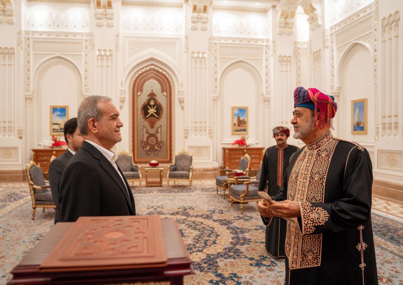 جلالة السُّلطان المعظم يُقيم مأدبة عشاء رسميّة بضيافة قصر العلم العامر تكريمًا للرئيس الإيراني