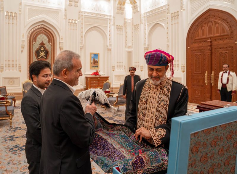 جلالة السُّلطان المعظم يُقيم مأدبة عشاء رسميّة بضيافة قصر العلم العامر تكريمًا للرئيس الإيراني