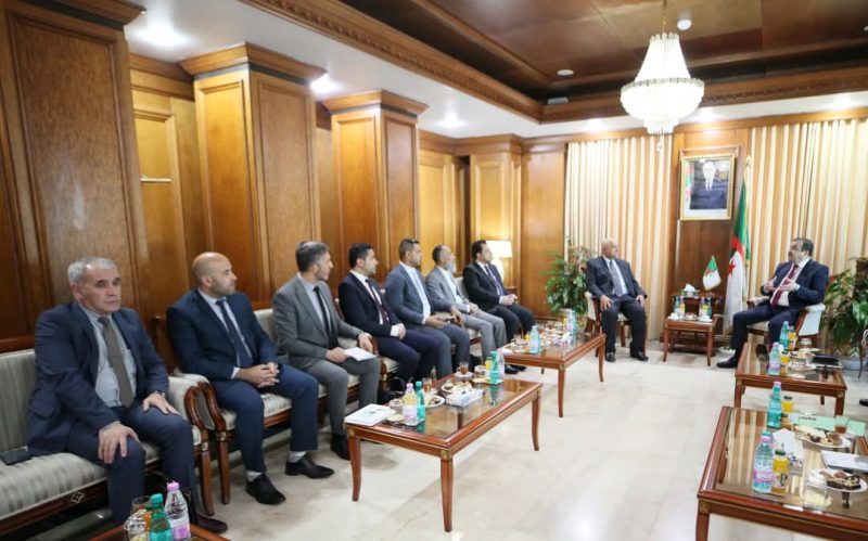 الجزائر: وزير الطاقة يبحث فرص الاستثمار والتعاون مع سلطنة عُمان