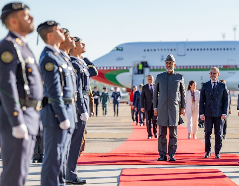 جلالةُ السُّلطان المُعظم يصل إسبانيا