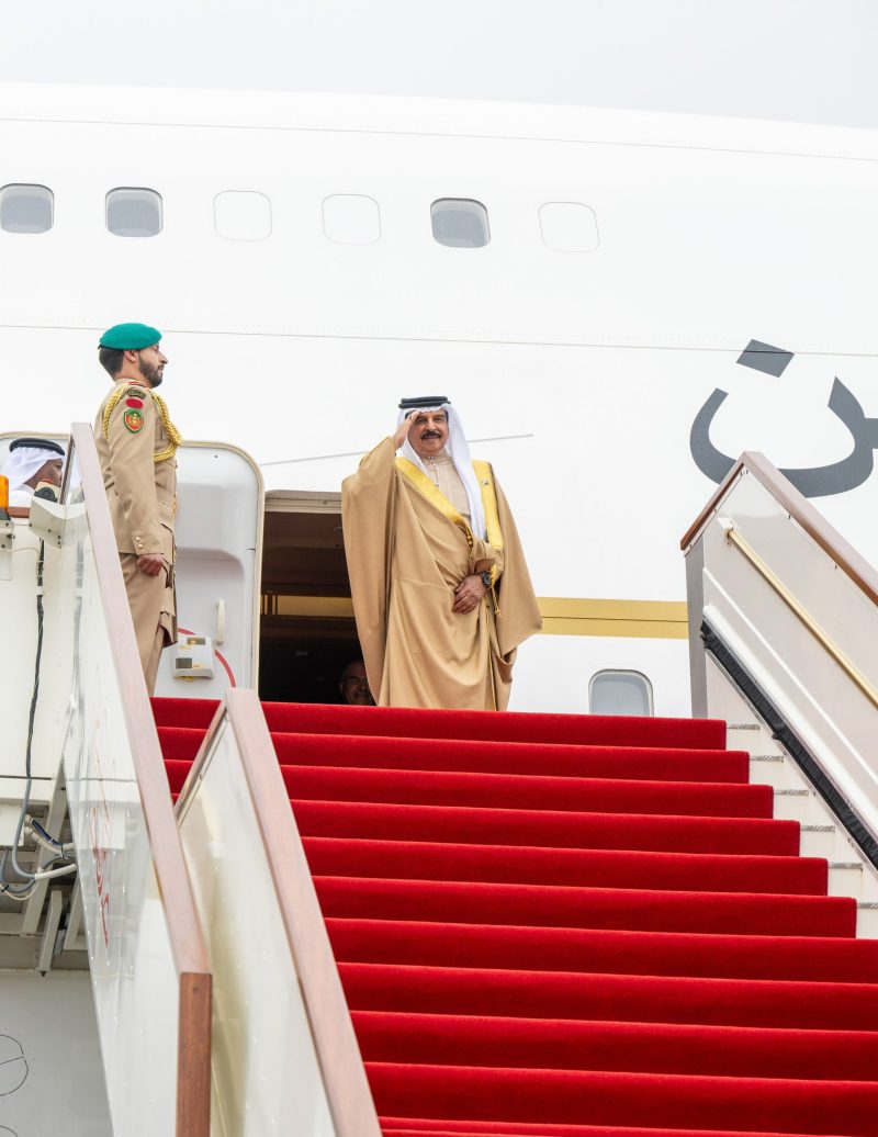جلالةُ السُّلطان المعظّم يودّع أخاه ملك البحرين