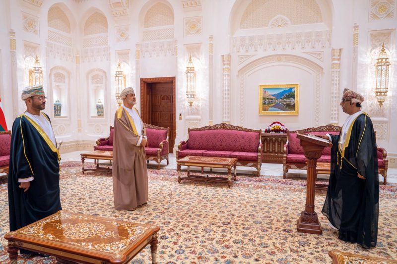 سفيرُ سلطنة عُمان لدى بنجلاديش يؤدّي قسم اليمين أمام صاحب الجلالة