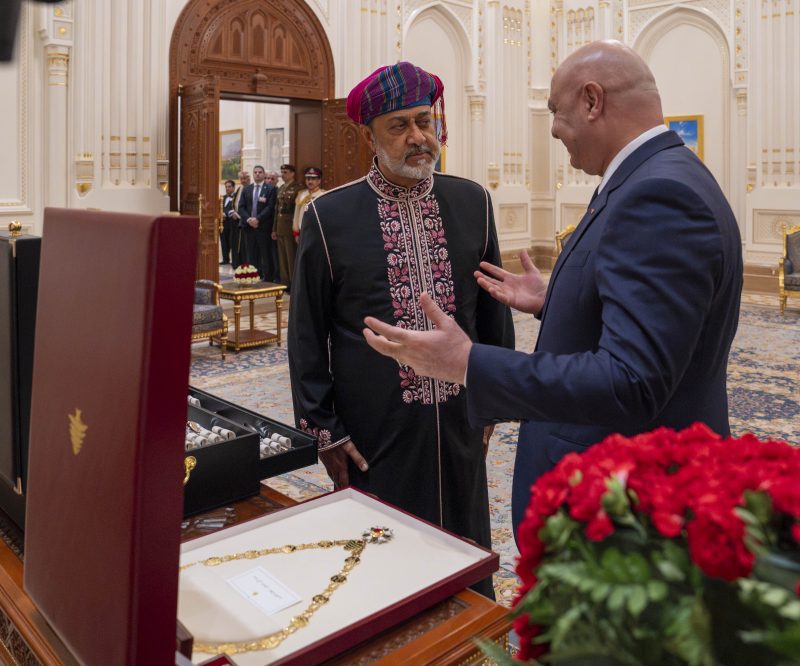 جلالةُ السُّلطان يُقيم مأدبة عشاء رسميّةً تكريمًا لفخامة الرئيس اللُّبناني