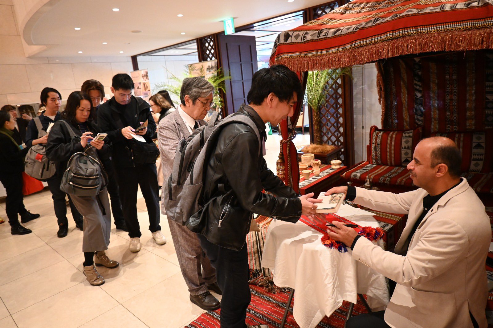 اليابان: سفارة سلطنة عُمان تستضيف فعالية لقراءة رواية "تغريبة القافر" باللغة اليابانية