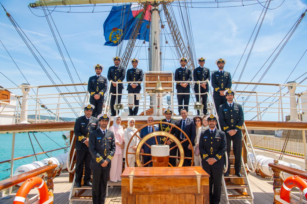 إيطاليا: السفينة "شباب عُمان الثانية" ترسو في ميناء شيفتافيكيا الإيطالي ضمن رحلتها الدولية "أمجاد البحار 2025"