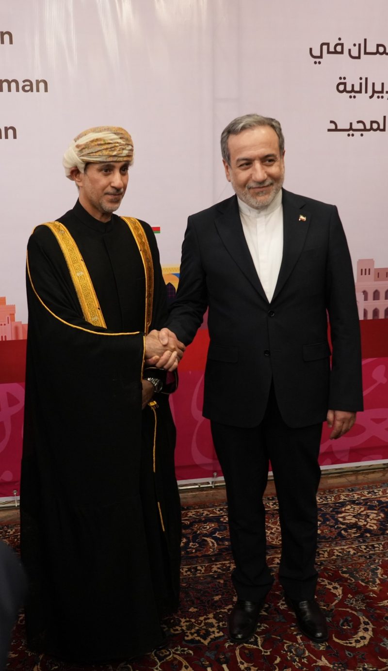 Iran: Foreign Minister attends Oman Embassy’s National Day celebration