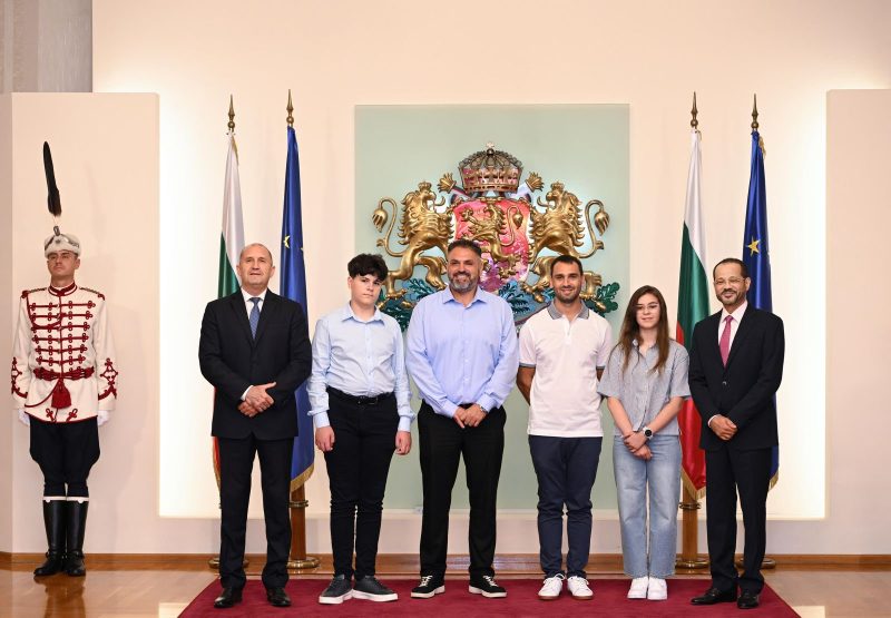 Bulgarian President honours Foreign Minister with Presidential Badge of Honour