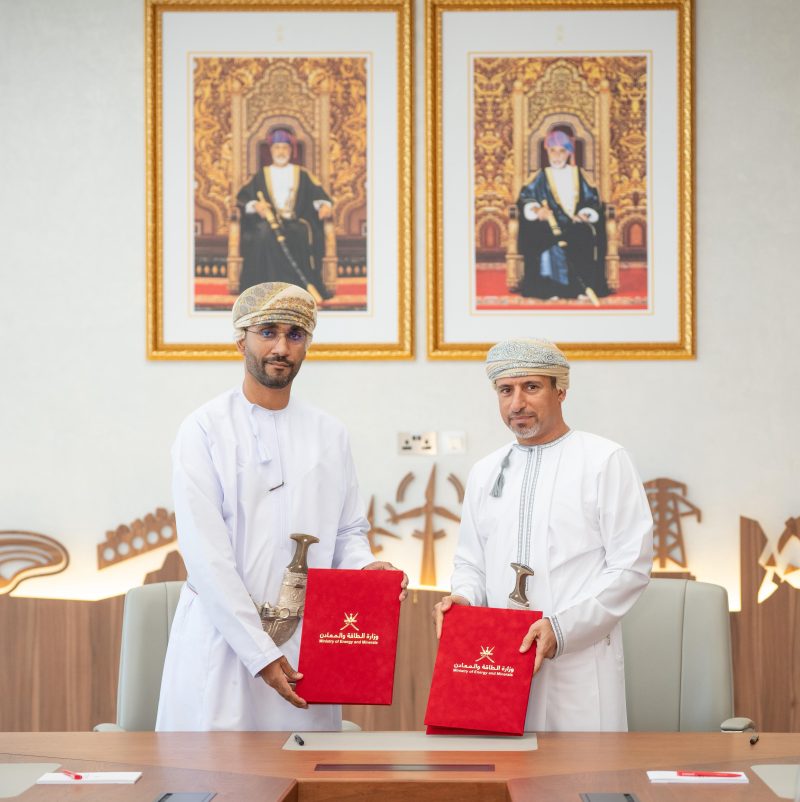 توقيع 3 اتفاقيات جديدة للتنقيب والتعدين في محافظتي البريمي والوسطى