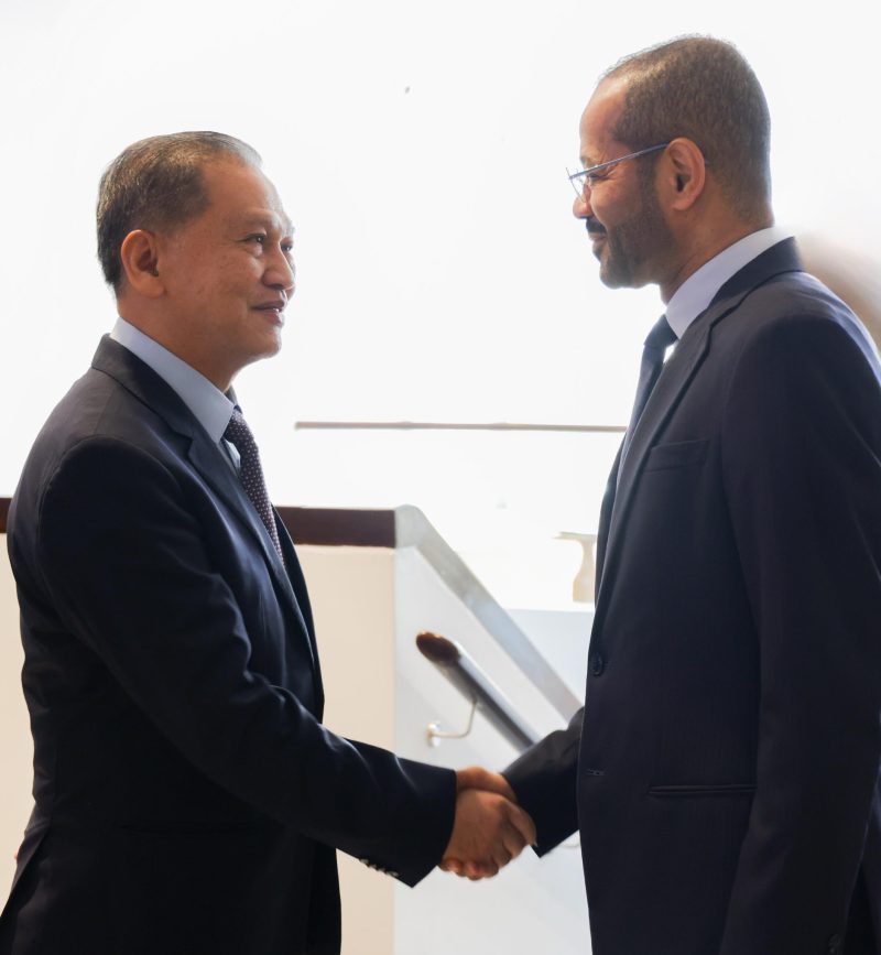 سلطنةُ عُمان تستعرض آفاق التعاون مع بوتان في مشروع GMC