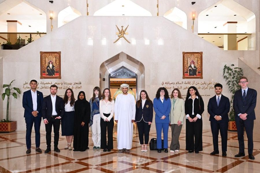 Political Undersecretary meets students from Oxford University