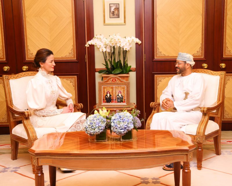 وزير الخارجية يتسلّم نسخة من أوراق اعتماد سفيرة جمهورية أوكرانيا لدى سلطنة عُمان