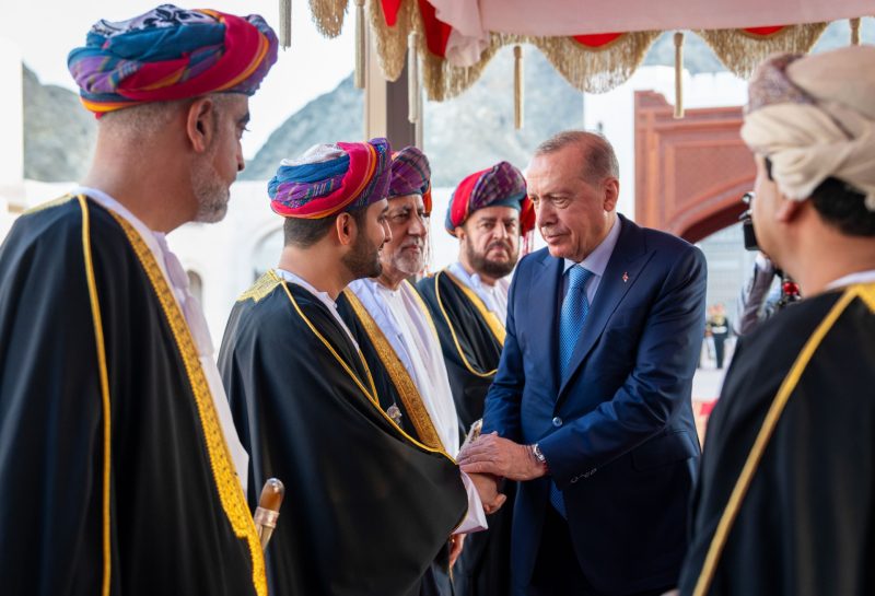الرئيس التركي يصل إلى سلطنة عُمان