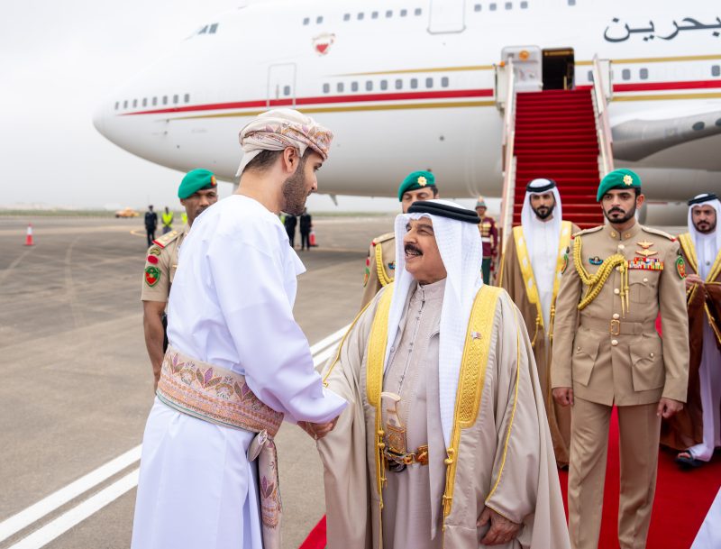 His Majesty welcomes King Hamad of Bahrain upon his arrival in Dhofar