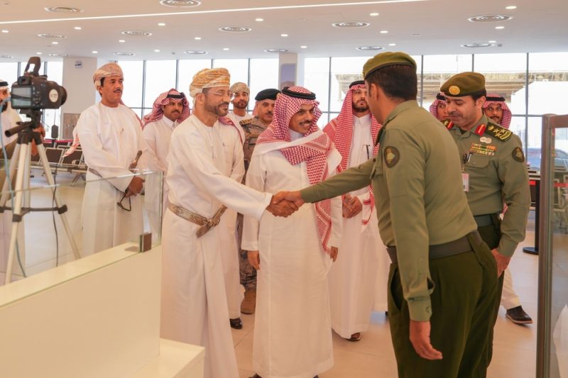 وزير الخارجية يعقد مع نظيره السعودي مباحثات ثنائية ويزوران منفذ الربع الخالي