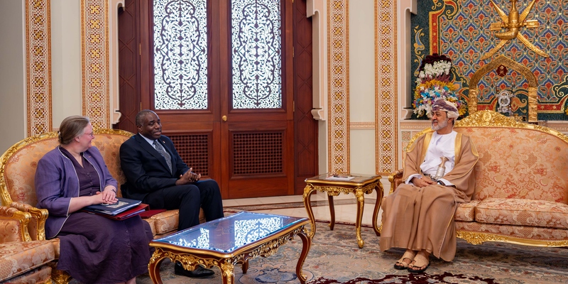 السلطان هيثم يستقبل وزير الخارجية البريطاني