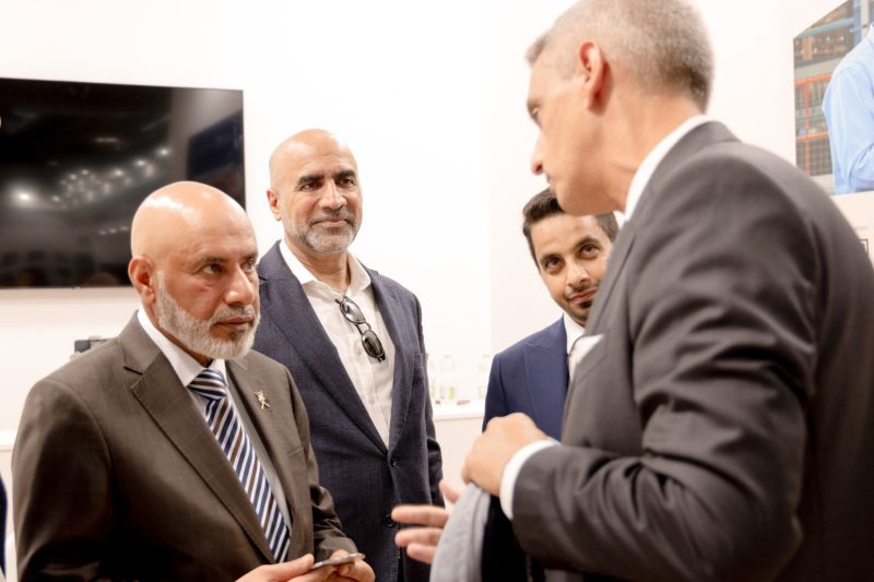إيطاليا: سمو السيد رئيس البعثة يزور جناح سلطنة عمان في معرض مارموماك