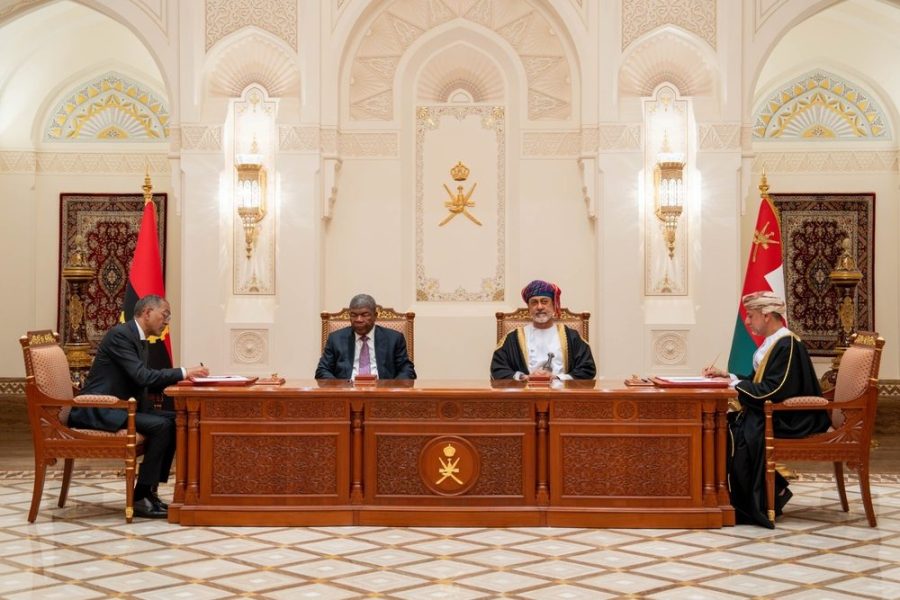 His Majesty and Angolan President preside at agreements signing